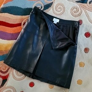 Size 4P black leather boxpleat skirt